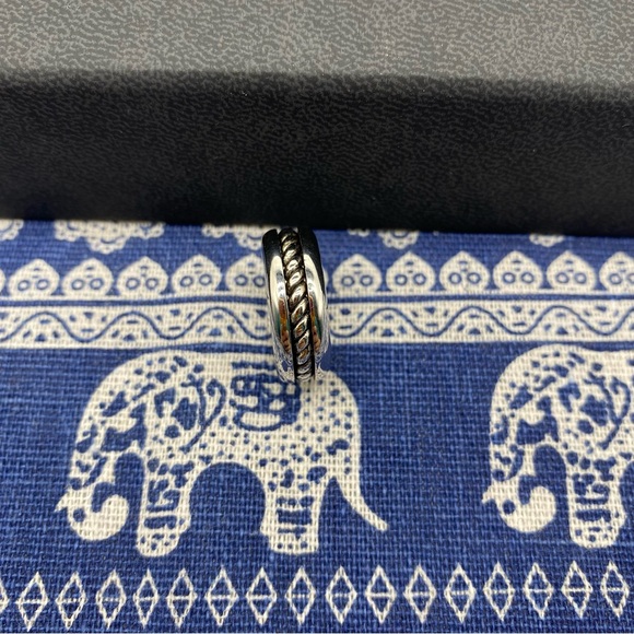 Womens Size 8 Cable Inset Band Ring'in Sterling
Silver - Picture 8 of 9